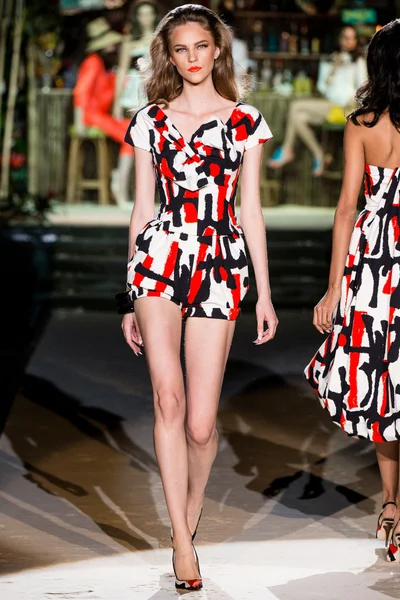 Look 16